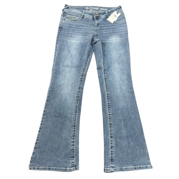 WallFlower The Luscious Curvy Fit Bootcut Jeans Women's Size 13 Denim
NWT - Picture 1 of 10